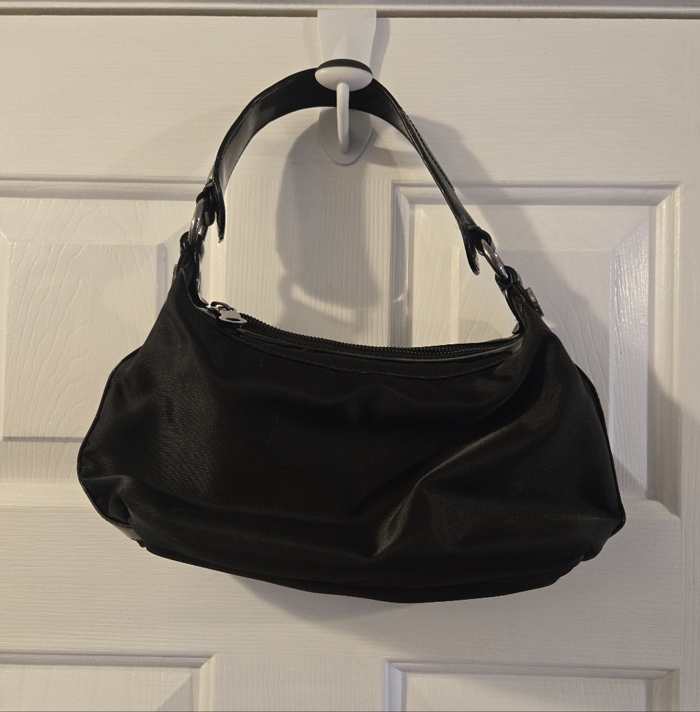 Elegant Black Vera Wang Women's Handbag - Picture 2 of 6